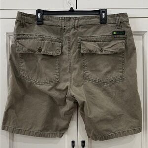 John Deere Brand Khaki green Shorts, Men's 38 Work Hiking Outdoors. 100% Cotton